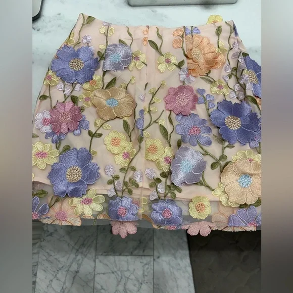 Floral Embroidered Sleeveless Top & Skirt set - Picture 4 of 4